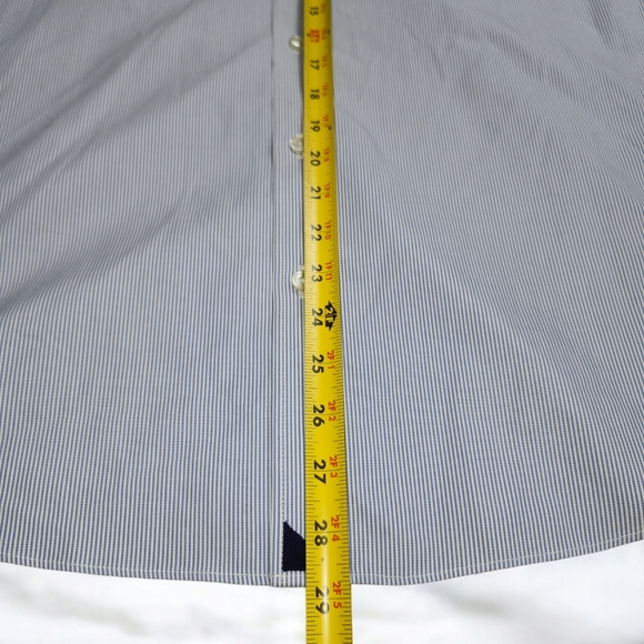 Untuckit button down shirt - Picture 5 of 6